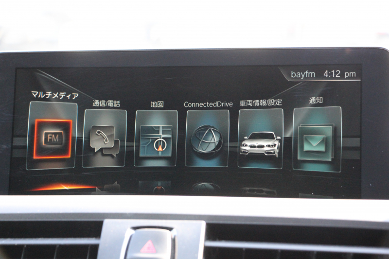 BMW 1シリーズ M140i 後期 1ｵｰﾅ 340馬力 直6ﾀｰﾎﾞB58新ｴﾝｼﾞﾝ LEDﾍｯﾄﾞﾗｲﾄ KW車高調 ﾊｰﾏﾝｶｰﾄﾞﾝ 専用ﾌﾞﾚｰｷ BBS18AW HDDﾅﾋﾞ衝突軽減ﾌﾞﾚｰｷ 車線逸脱警告 歩行者警告 ﾌﾞﾚｰｷ付ｸﾙｺﾝ 専用ｴｱﾛ 後輪駆動 8速AT 2年保証