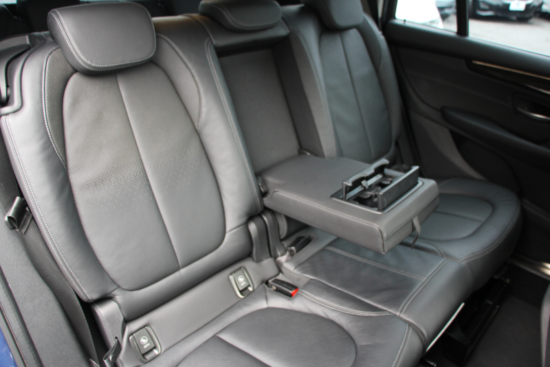 BMW 2シリーズ 218d ｸﾞﾗﾝﾂｱﾗｰ ﾗｸﾞｼﾞｭｱﾘｰ 1ｵﾅ 最終ﾓﾃﾞﾙ 型式変更後3DA-6W20 3列7人乗り ADｱｸﾃｨﾌﾞｾｰﾌﾃｨ&ｺﾝﾌｫｰﾄP 追従ACC HUD ﾋｰﾀｰ黒革 ﾌﾙｾｸﾞTV DVD&CD再生 電動ﾄﾗﾝｸ LEDﾍｯﾄﾞﾗｲﾄ ﾒﾓﾘｰ付電動ｼｰﾄ ﾀｯﾁ画面HDDﾅﾋﾞPｱｼｽﾄ 2年保証