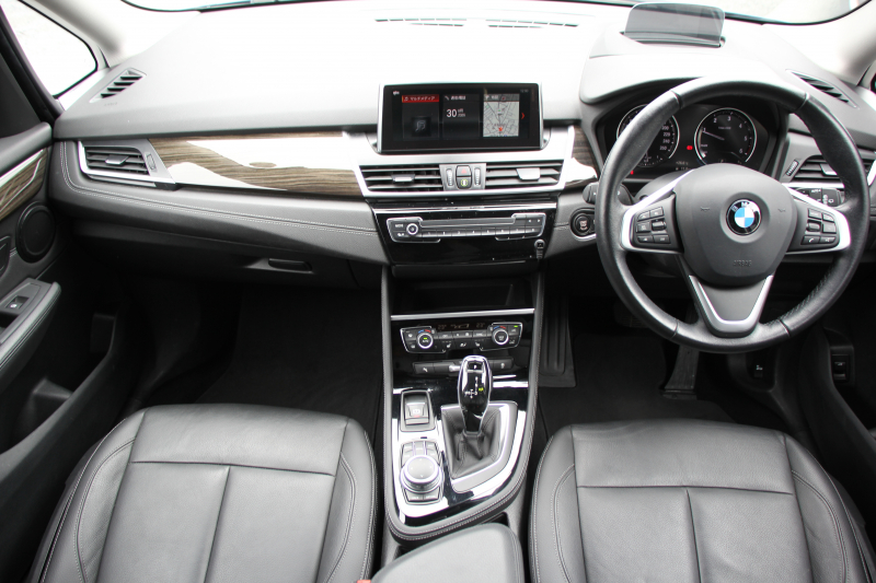 BMW 2シリーズ 218d ｸﾞﾗﾝﾂｱﾗｰ ﾗｸﾞｼﾞｭｱﾘｰ 1ｵﾅ 最終ﾓﾃﾞﾙ 型式変更後3DA-6W20 3列7人乗り ADｱｸﾃｨﾌﾞｾｰﾌﾃｨ&ｺﾝﾌｫｰﾄP 追従ACC HUD ﾋｰﾀｰ黒革 ﾌﾙｾｸﾞTV DVD&CD再生 電動ﾄﾗﾝｸ LEDﾍｯﾄﾞﾗｲﾄ ﾒﾓﾘｰ付電動ｼｰﾄ ﾀｯﾁ画面HDDﾅﾋﾞPｱｼｽﾄ 2年保証