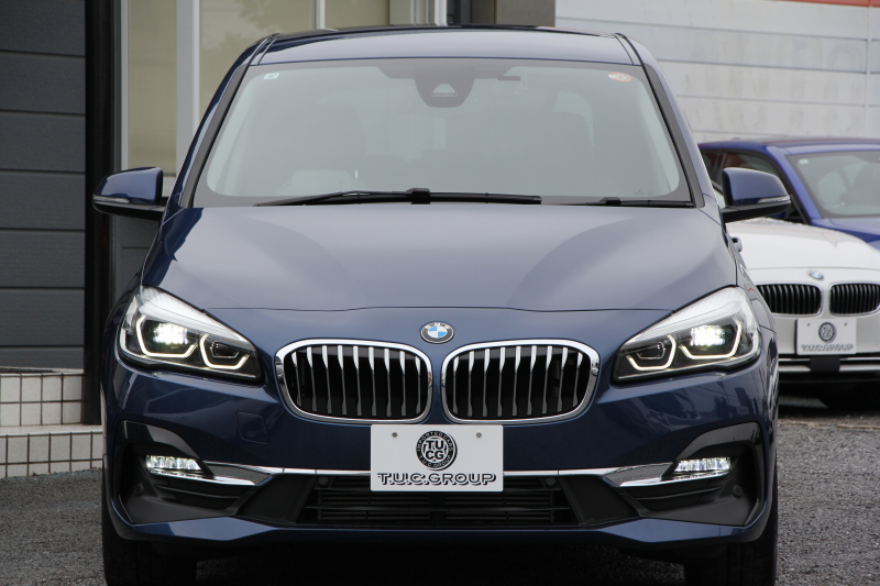 BMW 2シリーズ 218d ｸﾞﾗﾝﾂｱﾗｰ ﾗｸﾞｼﾞｭｱﾘｰ 1ｵﾅ 最終ﾓﾃﾞﾙ 型式変更後3DA-6W20 3列7人乗り ADｱｸﾃｨﾌﾞｾｰﾌﾃｨ&ｺﾝﾌｫｰﾄP 追従ACC HUD ﾋｰﾀｰ黒革 ﾌﾙｾｸﾞTV DVD&CD再生 電動ﾄﾗﾝｸ LEDﾍｯﾄﾞﾗｲﾄ ﾒﾓﾘｰ付電動ｼｰﾄ ﾀｯﾁ画面HDDﾅﾋﾞPｱｼｽﾄ 2年保証