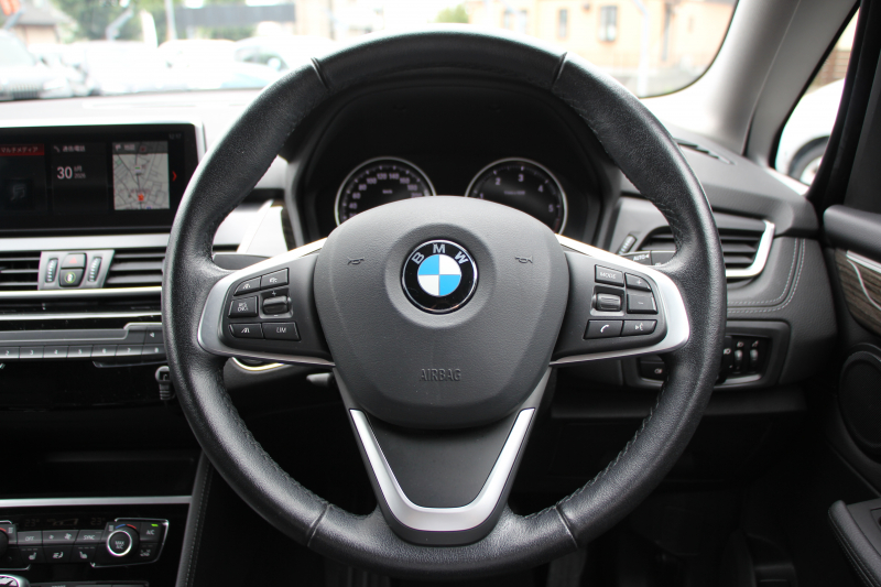 BMW 2シリーズ 218d ｸﾞﾗﾝﾂｱﾗｰ ﾗｸﾞｼﾞｭｱﾘｰ 1ｵﾅ 最終ﾓﾃﾞﾙ 型式変更後3DA-6W20 3列7人乗り ADｱｸﾃｨﾌﾞｾｰﾌﾃｨ&ｺﾝﾌｫｰﾄP 追従ACC HUD ﾋｰﾀｰ黒革 ﾌﾙｾｸﾞTV DVD&CD再生 電動ﾄﾗﾝｸ LEDﾍｯﾄﾞﾗｲﾄ ﾒﾓﾘｰ付電動ｼｰﾄ ﾀｯﾁ画面HDDﾅﾋﾞPｱｼｽﾄ 2年保証