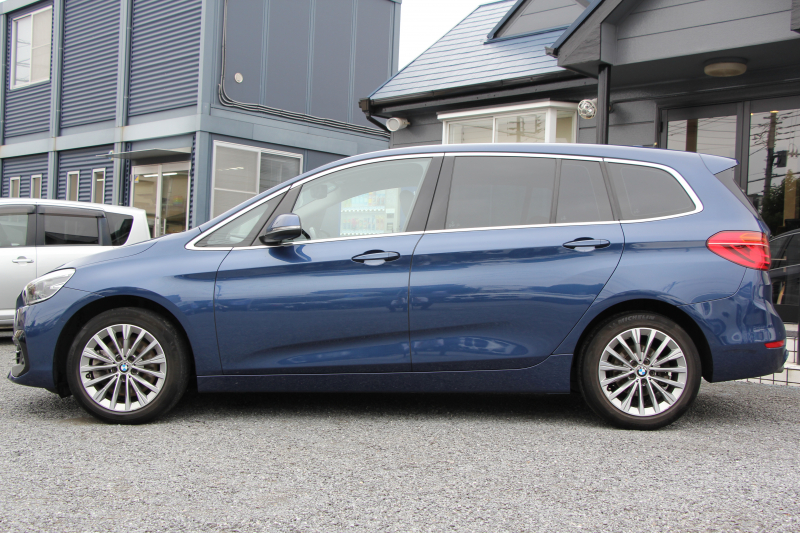 BMW 2シリーズ 218d ｸﾞﾗﾝﾂｱﾗｰ ﾗｸﾞｼﾞｭｱﾘｰ 1ｵﾅ 最終ﾓﾃﾞﾙ 型式変更後3DA-6W20 3列7人乗り ADｱｸﾃｨﾌﾞｾｰﾌﾃｨ&ｺﾝﾌｫｰﾄP 追従ACC HUD ﾋｰﾀｰ黒革 ﾌﾙｾｸﾞTV DVD&CD再生 電動ﾄﾗﾝｸ LEDﾍｯﾄﾞﾗｲﾄ ﾒﾓﾘｰ付電動ｼｰﾄ ﾀｯﾁ画面HDDﾅﾋﾞPｱｼｽﾄ 2年保証
