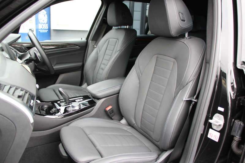 BMW X3 Xdrive20d Mｽﾎﾟｰﾂ ﾊｲﾗｲﾝ 中期 新型式3DA-UZ20 1ｵﾅ 全席ﾋｰﾀｰ黒革 ｱｸﾃｨﾌﾞﾍﾞﾝﾁﾚｰｼｮﾝ ｱﾝﾋﾞｴﾝﾄﾗｲﾄ BMWﾗｲﾌﾞｺｯｸﾋﾟｯﾄﾞHUD 変更後ﾀｯﾁ画面HDDﾅﾋﾞAppleCarPlay Hifiｽﾋﾟｰｶｰ 360度ｶﾒﾗ ｵﾌﾟｼｮﾝ20AW 追従ACC 衝突軽減ﾌﾞﾚｰｷ 2年保証