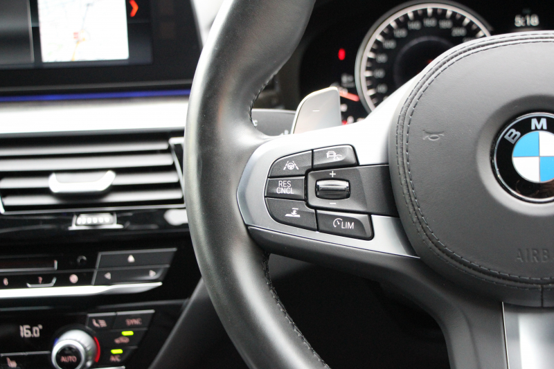 BMW 5シリーズ 523d ﾂｰﾘﾝｸﾞMｽﾎﾟｰﾂ ﾊｲﾗｲﾝ 燃費19.4㎞/L 全席ﾋｰﾀｰ黒革 HUD LEDﾍｯﾄﾞﾗｲﾄ ｵｰﾄﾊｲﾋﾞｰﾑ 追従ACC ｽﾃｱﾘﾝｸﾞｻﾎﾟｰﾄ 液晶ﾒｰﾀｰ ﾀｯﾁ画面HDDﾅﾋﾞTV 360度ｶﾒﾗ 電動ﾘｱｹﾞｰﾄ 19AW 専用ｴｱﾛ ｱﾝﾋﾞｴﾝﾄﾗｲﾄ 2年保証