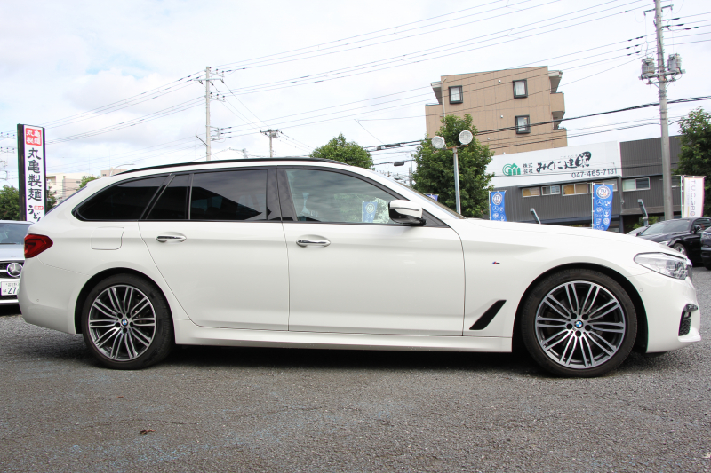 BMW 5シリーズ 523d ﾂｰﾘﾝｸﾞMｽﾎﾟｰﾂ ﾊｲﾗｲﾝ 燃費19.4㎞/L 全席ﾋｰﾀｰ黒革 HUD LEDﾍｯﾄﾞﾗｲﾄ ｵｰﾄﾊｲﾋﾞｰﾑ 追従ACC ｽﾃｱﾘﾝｸﾞｻﾎﾟｰﾄ 液晶ﾒｰﾀｰ ﾀｯﾁ画面HDDﾅﾋﾞTV 360度ｶﾒﾗ 電動ﾘｱｹﾞｰﾄ 19AW 専用ｴｱﾛ ｱﾝﾋﾞｴﾝﾄﾗｲﾄ 2年保証