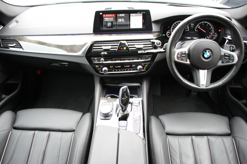 BMW 5シリーズ 523d ﾂｰﾘﾝｸﾞMｽﾎﾟｰﾂ ﾊｲﾗｲﾝ 燃費19.4㎞/L 全席ﾋｰﾀｰ黒革 HUD LEDﾍｯﾄﾞﾗｲﾄ ｵｰﾄﾊｲﾋﾞｰﾑ 追従ACC ｽﾃｱﾘﾝｸﾞｻﾎﾟｰﾄ 液晶ﾒｰﾀｰ ﾀｯﾁ画面HDDﾅﾋﾞTV 360度ｶﾒﾗ 電動ﾘｱｹﾞｰﾄ 19AW 専用ｴｱﾛ ｱﾝﾋﾞｴﾝﾄﾗｲﾄ 2年保証