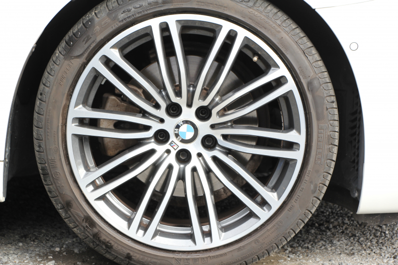 BMW 5シリーズ 523d ﾂｰﾘﾝｸﾞMｽﾎﾟｰﾂ ﾊｲﾗｲﾝ 燃費19.4㎞/L 全席ﾋｰﾀｰ黒革 HUD LEDﾍｯﾄﾞﾗｲﾄ ｵｰﾄﾊｲﾋﾞｰﾑ 追従ACC ｽﾃｱﾘﾝｸﾞｻﾎﾟｰﾄ 液晶ﾒｰﾀｰ ﾀｯﾁ画面HDDﾅﾋﾞTV 360度ｶﾒﾗ 電動ﾘｱｹﾞｰﾄ 19AW 専用ｴｱﾛ ｱﾝﾋﾞｴﾝﾄﾗｲﾄ 2年保証