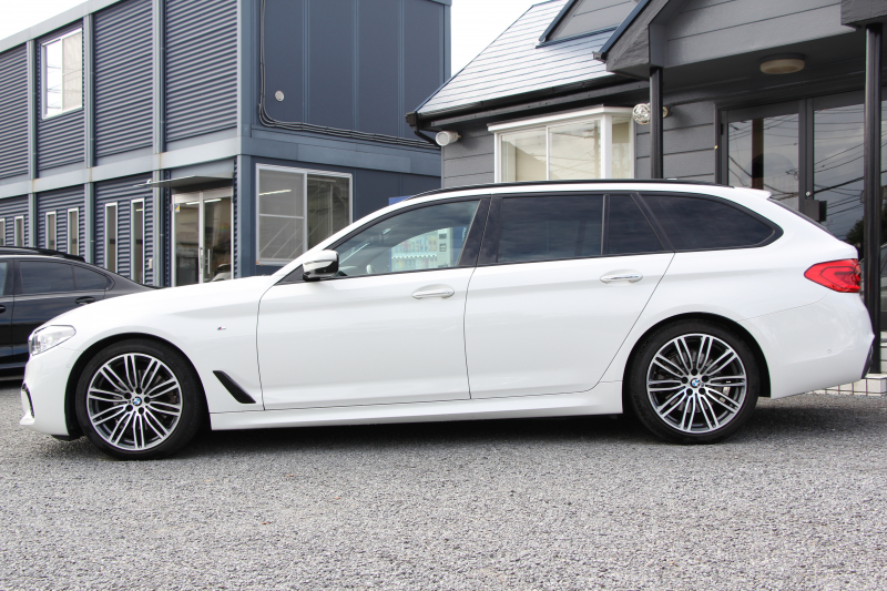 BMW 5シリーズ 523d ﾂｰﾘﾝｸﾞMｽﾎﾟｰﾂ ﾊｲﾗｲﾝ 燃費19.4㎞/L 全席ﾋｰﾀｰ黒革 HUD LEDﾍｯﾄﾞﾗｲﾄ ｵｰﾄﾊｲﾋﾞｰﾑ 追従ACC ｽﾃｱﾘﾝｸﾞｻﾎﾟｰﾄ 液晶ﾒｰﾀｰ ﾀｯﾁ画面HDDﾅﾋﾞTV 360度ｶﾒﾗ 電動ﾘｱｹﾞｰﾄ 19AW 専用ｴｱﾛ ｱﾝﾋﾞｴﾝﾄﾗｲﾄ 2年保証