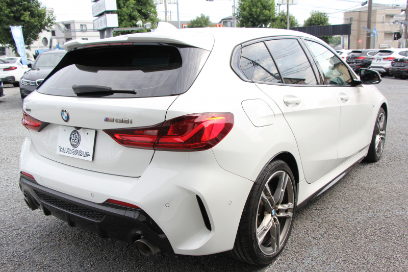 BMW 1シリーズ M135i Xdrive 4WD 306馬力 ﾋｰﾀｰ赤革 Mｽﾎﾟｰﾂｼｰﾄ Mｼｰﾄﾍﾞﾙﾄ ｱﾀﾞﾌﾟﾃｨﾌﾞMｻｽ Mｽﾎﾟｰﾂﾌﾞﾚｰｷ 追従ACC LEDﾍｯﾄﾞﾗｲﾄ BMWﾗｲﾌﾞｺｯｸﾋﾟｯﾄ ｱｯﾌﾟﾙｶｰﾌﾟﾚｲ ﾀｯﾁ画面HDDﾅﾋﾞ後退ｱｼｽﾄ ﾜｲﾔﾚｽ充電 ｽﾏｰﾄｷｰ ｲﾙﾐﾎﾞｽﾄﾝﾄﾘﾑ 2年保証