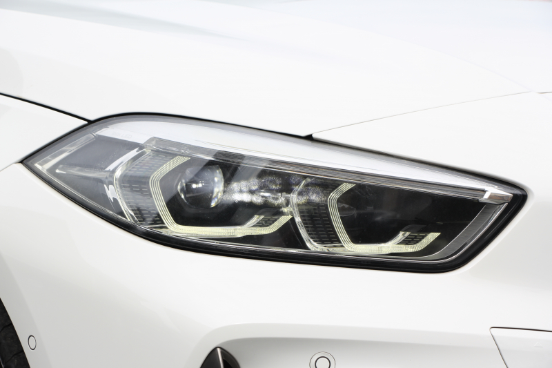 BMW 1シリーズ M135i Xdrive 4WD 306馬力 ﾋｰﾀｰ赤革 Mｽﾎﾟｰﾂｼｰﾄ Mｼｰﾄﾍﾞﾙﾄ ｱﾀﾞﾌﾟﾃｨﾌﾞMｻｽ Mｽﾎﾟｰﾂﾌﾞﾚｰｷ 追従ACC LEDﾍｯﾄﾞﾗｲﾄ BMWﾗｲﾌﾞｺｯｸﾋﾟｯﾄ ｱｯﾌﾟﾙｶｰﾌﾟﾚｲ ﾀｯﾁ画面HDDﾅﾋﾞ後退ｱｼｽﾄ ﾜｲﾔﾚｽ充電 ｽﾏｰﾄｷｰ ｲﾙﾐﾎﾞｽﾄﾝﾄﾘﾑ 2年保証