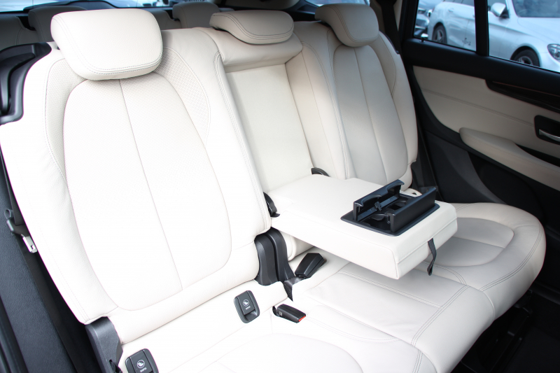 BMW 2シリーズ 218d ｸﾞﾗﾝﾂｱﾗｰ ﾗｸﾞｼﾞｭｱﾘｰ 後期 ﾌｪｲｽﾘﾌﾄ後 3列7人乗 ADｱｸﾃｨﾌﾞｾｰﾌﾃｨ&ｺﾝﾌｫｰﾄP 追従ACC HUD ｵｲｽﾀｰﾚｻﾞｰ 電動ﾄﾗﾝｸ LEDﾍｯﾄﾞﾗｲﾄ ﾀｯﾁ画面HDDﾅﾋﾞﾊﾟｰｷﾝｸﾞｱｼｽﾄ 衝突軽減ﾌﾞﾚｰｷ 車線逸脱警告 歩行者警告 2年保証