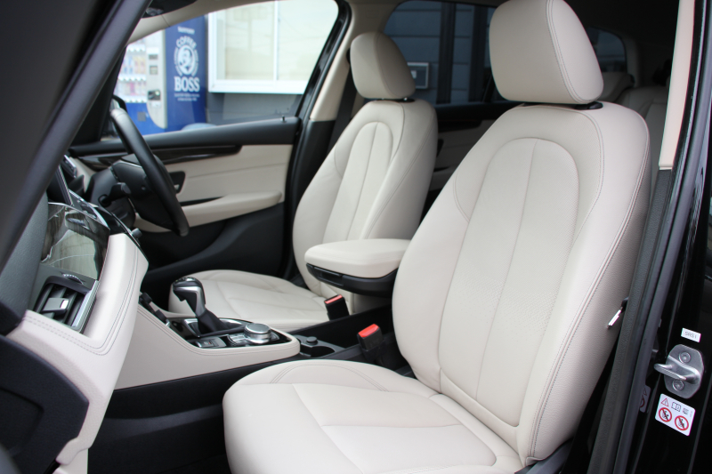 BMW 2シリーズ 218d ｸﾞﾗﾝﾂｱﾗｰ ﾗｸﾞｼﾞｭｱﾘｰ 後期 ﾌｪｲｽﾘﾌﾄ後 3列7人乗 ADｱｸﾃｨﾌﾞｾｰﾌﾃｨ&ｺﾝﾌｫｰﾄP 追従ACC HUD ｵｲｽﾀｰﾚｻﾞｰ 電動ﾄﾗﾝｸ LEDﾍｯﾄﾞﾗｲﾄ ﾀｯﾁ画面HDDﾅﾋﾞﾊﾟｰｷﾝｸﾞｱｼｽﾄ 衝突軽減ﾌﾞﾚｰｷ 車線逸脱警告 歩行者警告 2年保証