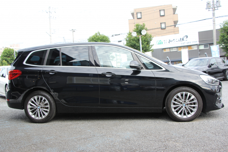 BMW 2シリーズ 218d ｸﾞﾗﾝﾂｱﾗｰ ﾗｸﾞｼﾞｭｱﾘｰ 後期 ﾌｪｲｽﾘﾌﾄ後 3列7人乗 ADｱｸﾃｨﾌﾞｾｰﾌﾃｨ&ｺﾝﾌｫｰﾄP 追従ACC HUD ｵｲｽﾀｰﾚｻﾞｰ 電動ﾄﾗﾝｸ LEDﾍｯﾄﾞﾗｲﾄ ﾀｯﾁ画面HDDﾅﾋﾞﾊﾟｰｷﾝｸﾞｱｼｽﾄ 衝突軽減ﾌﾞﾚｰｷ 車線逸脱警告 歩行者警告 2年保証