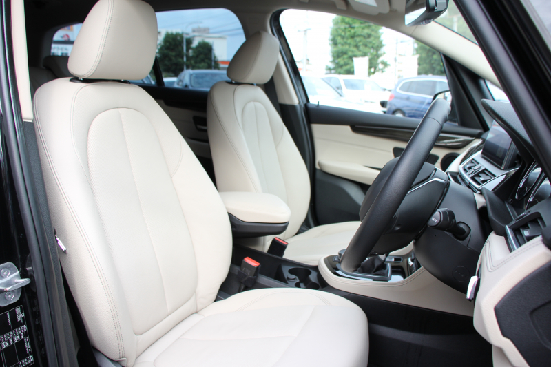 BMW 2シリーズ 218d ｸﾞﾗﾝﾂｱﾗｰ ﾗｸﾞｼﾞｭｱﾘｰ 後期 ﾌｪｲｽﾘﾌﾄ後 3列7人乗 ADｱｸﾃｨﾌﾞｾｰﾌﾃｨ&ｺﾝﾌｫｰﾄP 追従ACC HUD ｵｲｽﾀｰﾚｻﾞｰ 電動ﾄﾗﾝｸ LEDﾍｯﾄﾞﾗｲﾄ ﾀｯﾁ画面HDDﾅﾋﾞﾊﾟｰｷﾝｸﾞｱｼｽﾄ 衝突軽減ﾌﾞﾚｰｷ 車線逸脱警告 歩行者警告 2年保証