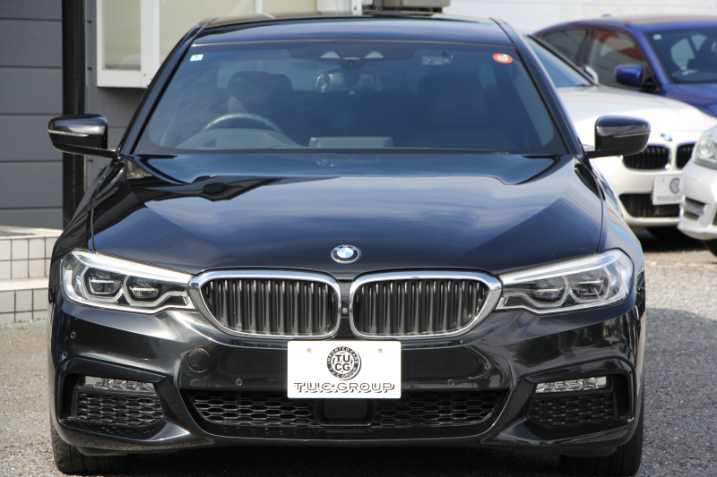 BMW 5シリーズ 523i Mｽﾎﾟｰﾂ ﾊｲﾗｲﾝ 全席ﾋｰﾀｰ黒革 HUD ｼﾞｪｽﾁｬｰｺﾝﾄﾛｰﾙ ﾜｲﾔﾚｽ充電 追従ACC ｽﾃｱﾘﾝｸﾞｻﾎﾟｰﾄ 液晶ﾒｰﾀｰ ﾀｯﾁ画面HDDﾅﾋﾞTV LEDﾍｯﾄﾞﾗｲﾄ ｵｰﾄﾊｲﾋﾞｰﾑ 360度ｶﾒﾗ 電動ﾄﾗﾝｸ 専用ｴｱﾛ ﾊﾟﾄﾞﾙｼﾌﾄ 19AW 2年保証