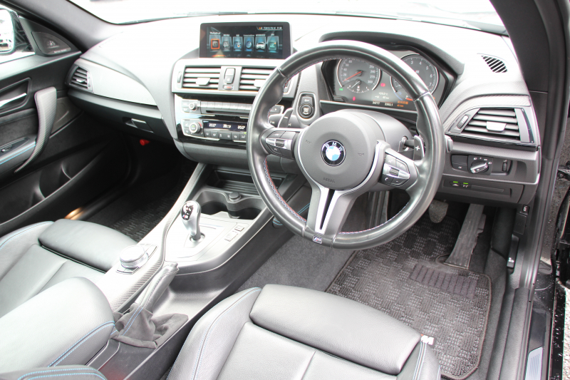 BMW Mシリーズ M2ｸｰﾍﾟMDCT 370馬力 直6ﾀｰﾎﾞ7速DCT ﾋｰﾀｰ黒革 FTPﾁｬｰｼﾞﾊﾟｲﾌﾟﾊｰﾏﾝｶｰﾄﾞﾝ HDDﾅﾋﾞBｶﾒﾗ 専用19AW 専用ﾌﾞﾚｰｷ 衝突軽減ﾌﾞﾚｰｷ 車線逸脱警告 歩行者警告 ﾌﾞﾚｰｷ付ｸﾙｺﾝ ｽﾏｰﾄｷｰ ｶｰﾎﾞﾝｲﾝﾃﾘｱﾄﾘﾑ ﾊﾟﾄﾞﾙｼﾌﾄ 2年保証