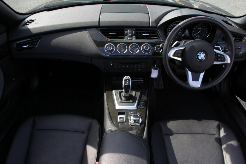 BMW Z4 Z4 Sdrive20i ﾊｲﾗｲﾝ 後期 ﾌｪｲｽﾘﾌﾄ後 新ﾃﾞｻﾞｲﾝﾍｯﾄﾞﾗｲﾄ ﾋｰﾀｰ黒革 電動ｵｰﾌﾟﾝ ｳｲﾝﾄﾞﾃﾞｨﾌﾚｸﾀｰ ﾒﾓﾘｰ付電動ｼｰﾄ 専用17AW iﾄﾞﾗｲﾌﾞHDDﾅﾋﾞBluetooth接続 ﾊﾟﾄﾞﾙｼﾌﾄ LEDﾘﾝｸﾞｷｾﾉﾝ 直噴ﾀｰﾎﾞ8速AT LEDﾘﾝｸﾞｷｾﾉﾝ 2年保証