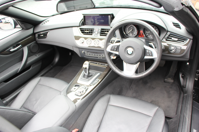 BMW Z4 Z4 Sdrive20i ﾊｲﾗｲﾝ 後期 ﾌｪｲｽﾘﾌﾄ後 新ﾃﾞｻﾞｲﾝﾍｯﾄﾞﾗｲﾄ ﾋｰﾀｰ黒革 電動ｵｰﾌﾟﾝ ｳｲﾝﾄﾞﾃﾞｨﾌﾚｸﾀｰ ﾒﾓﾘｰ付電動ｼｰﾄ 専用17AW iﾄﾞﾗｲﾌﾞHDDﾅﾋﾞBluetooth接続 ﾊﾟﾄﾞﾙｼﾌﾄ LEDﾘﾝｸﾞｷｾﾉﾝ 直噴ﾀｰﾎﾞ8速AT LEDﾘﾝｸﾞｷｾﾉﾝ 2年保証