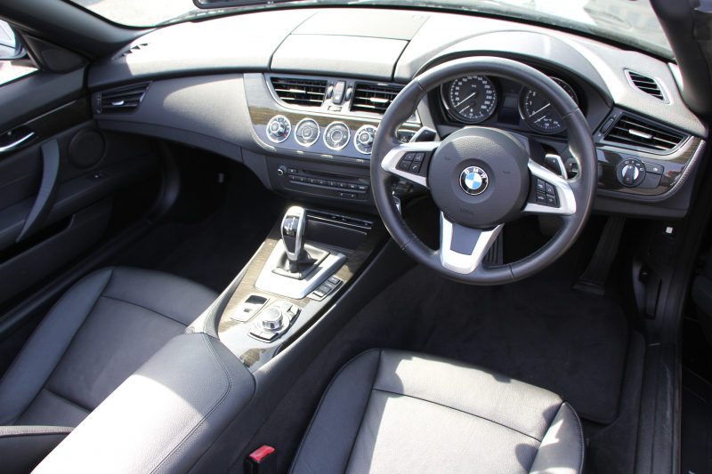 BMW Z4 Z4 Sdrive20i ﾊｲﾗｲﾝ 後期 ﾌｪｲｽﾘﾌﾄ後 新ﾃﾞｻﾞｲﾝﾍｯﾄﾞﾗｲﾄ ﾋｰﾀｰ黒革 電動ｵｰﾌﾟﾝ ｳｲﾝﾄﾞﾃﾞｨﾌﾚｸﾀｰ ﾒﾓﾘｰ付電動ｼｰﾄ 専用17AW iﾄﾞﾗｲﾌﾞHDDﾅﾋﾞBluetooth接続 ﾊﾟﾄﾞﾙｼﾌﾄ LEDﾘﾝｸﾞｷｾﾉﾝ 直噴ﾀｰﾎﾞ8速AT LEDﾘﾝｸﾞｷｾﾉﾝ 2年保証