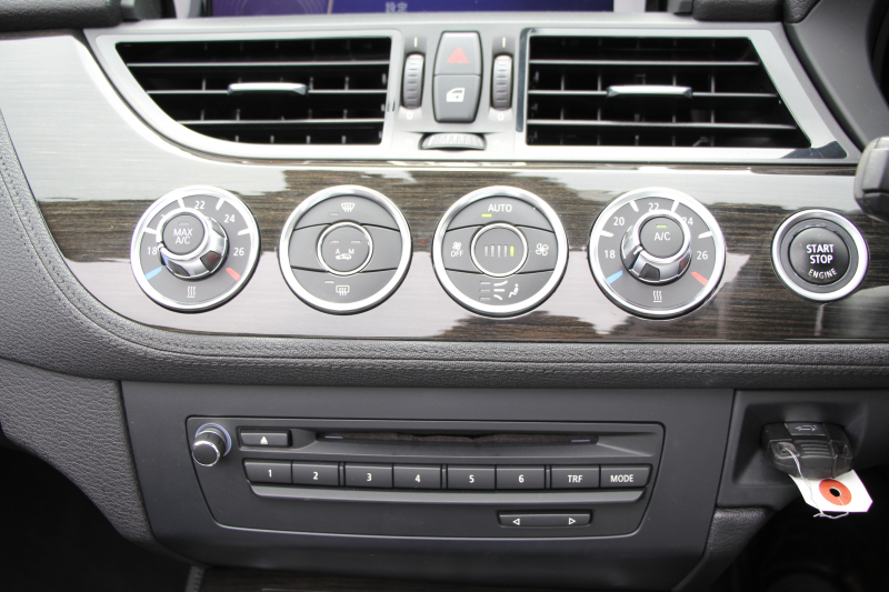 BMW Z4 Z4 Sdrive20i ﾊｲﾗｲﾝ 後期 ﾌｪｲｽﾘﾌﾄ後 新ﾃﾞｻﾞｲﾝﾍｯﾄﾞﾗｲﾄ ﾋｰﾀｰ黒革 電動ｵｰﾌﾟﾝ ｳｲﾝﾄﾞﾃﾞｨﾌﾚｸﾀｰ ﾒﾓﾘｰ付電動ｼｰﾄ 専用17AW iﾄﾞﾗｲﾌﾞHDDﾅﾋﾞBluetooth接続 ﾊﾟﾄﾞﾙｼﾌﾄ LEDﾘﾝｸﾞｷｾﾉﾝ 直噴ﾀｰﾎﾞ8速AT LEDﾘﾝｸﾞｷｾﾉﾝ 2年保証