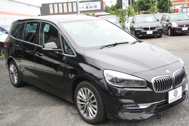BMW 2シリーズ 218d ｸﾞﾗﾝﾂｱﾗｰ ﾗｸﾞｼﾞｭｱﾘｰ 後期 ﾌｪｲｽﾘﾌﾄ後 3列7人乗 ADｱｸﾃｨﾌﾞｾｰﾌﾃｨ&ｺﾝﾌｫｰﾄP 追従ACC HUD ﾋｰﾀｰ黒革 電動ﾄﾗﾝｸ LEDﾍｯﾄﾞﾗｲﾄ ﾀｯﾁ画面HDDﾅﾋﾞﾊﾟｰｷﾝｸﾞｱｼｽﾄ 衝突軽減ﾌﾞﾚｰｷ 車線逸脱警告 歩行者警告 2年保証