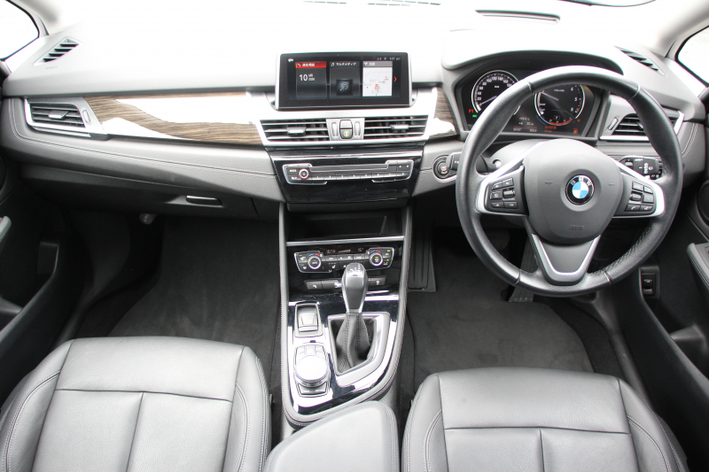 BMW 2シリーズ 218d ｸﾞﾗﾝﾂｱﾗｰ ﾗｸﾞｼﾞｭｱﾘｰ 後期 ﾌｪｲｽﾘﾌﾄ後 3列7人乗 ADｱｸﾃｨﾌﾞｾｰﾌﾃｨ&ｺﾝﾌｫｰﾄP 追従ACC HUD ﾋｰﾀｰ黒革 電動ﾄﾗﾝｸ LEDﾍｯﾄﾞﾗｲﾄ ﾀｯﾁ画面HDDﾅﾋﾞﾊﾟｰｷﾝｸﾞｱｼｽﾄ 衝突軽減ﾌﾞﾚｰｷ 車線逸脱警告 歩行者警告 2年保証