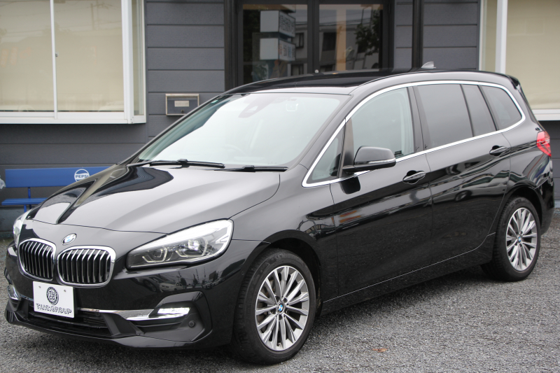 BMW 2シリーズ 218d ｸﾞﾗﾝﾂｱﾗｰ ﾗｸﾞｼﾞｭｱﾘｰ 後期 ﾌｪｲｽﾘﾌﾄ後 3列7人乗 ADｱｸﾃｨﾌﾞｾｰﾌﾃｨ&ｺﾝﾌｫｰﾄP 追従ACC HUD ﾋｰﾀｰ黒革 電動ﾄﾗﾝｸ LEDﾍｯﾄﾞﾗｲﾄ ﾀｯﾁ画面HDDﾅﾋﾞﾊﾟｰｷﾝｸﾞｱｼｽﾄ 衝突軽減ﾌﾞﾚｰｷ 車線逸脱警告 歩行者警告 2年保証