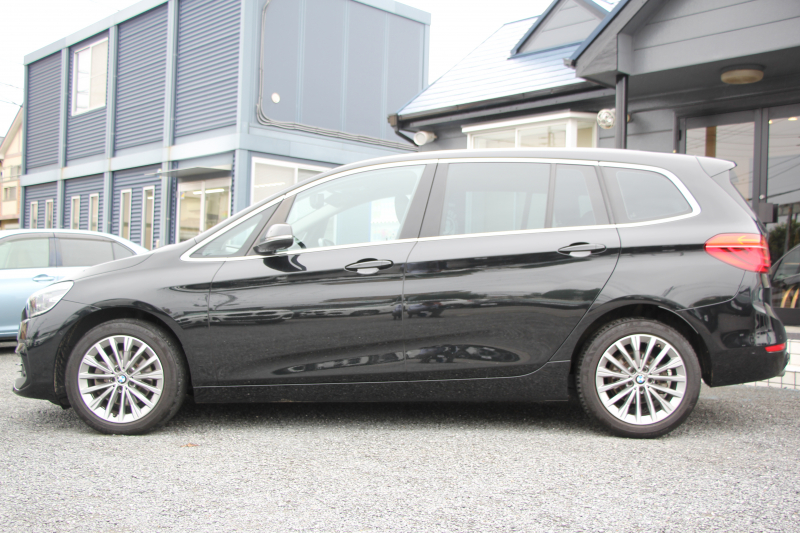 BMW 2シリーズ 218d ｸﾞﾗﾝﾂｱﾗｰ ﾗｸﾞｼﾞｭｱﾘｰ 後期 ﾌｪｲｽﾘﾌﾄ後 3列7人乗 ADｱｸﾃｨﾌﾞｾｰﾌﾃｨ&ｺﾝﾌｫｰﾄP 追従ACC HUD ﾋｰﾀｰ黒革 電動ﾄﾗﾝｸ LEDﾍｯﾄﾞﾗｲﾄ ﾀｯﾁ画面HDDﾅﾋﾞﾊﾟｰｷﾝｸﾞｱｼｽﾄ 衝突軽減ﾌﾞﾚｰｷ 車線逸脱警告 歩行者警告 2年保証