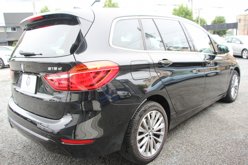 BMW 2シリーズ 218d ｸﾞﾗﾝﾂｱﾗｰ ﾗｸﾞｼﾞｭｱﾘｰ 後期 ﾌｪｲｽﾘﾌﾄ後 3列7人乗 ADｱｸﾃｨﾌﾞｾｰﾌﾃｨ&ｺﾝﾌｫｰﾄP 追従ACC HUD ﾋｰﾀｰ黒革 電動ﾄﾗﾝｸ LEDﾍｯﾄﾞﾗｲﾄ ﾀｯﾁ画面HDDﾅﾋﾞﾊﾟｰｷﾝｸﾞｱｼｽﾄ 衝突軽減ﾌﾞﾚｰｷ 車線逸脱警告 歩行者警告 2年保証