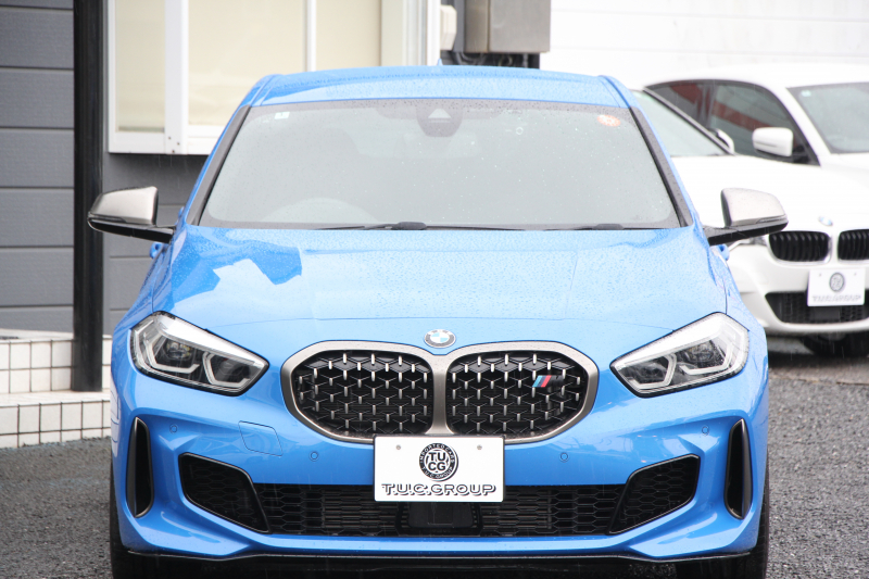 BMW 1シリーズ M135i Xdrive ﾃﾞﾋﾞｭｰP ｺﾝﾌｫｰﾄP 4WD 306馬力 Mｽﾎﾟｰﾂｼｰﾄ ｱﾀﾞﾌﾟﾃｨﾌﾞｻｽ Mｼｰﾄﾍﾞﾙﾄ ｼｰﾄﾋｰﾀｰ BMWﾗｲﾌﾞｺｯｸﾋﾟｯﾄ 追従ACC 電動ﾄﾗﾝｸ ｱｯﾌﾟﾙｶｰﾌﾟﾚｲ 純正HDDﾅﾋﾞPｱｼｽﾄ LEDﾍｯﾄﾞﾗｲﾄ ﾚｰﾝﾁｪﾝｼﾞ警告 衝突軽減ﾌﾞﾚｰｷ 2年保証