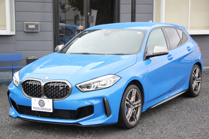 BMW 1シリーズ M135i Xdrive ﾃﾞﾋﾞｭｰP ｺﾝﾌｫｰﾄP 4WD 306馬力 Mｽﾎﾟｰﾂｼｰﾄ ｱﾀﾞﾌﾟﾃｨﾌﾞｻｽ Mｼｰﾄﾍﾞﾙﾄ ｼｰﾄﾋｰﾀｰ BMWﾗｲﾌﾞｺｯｸﾋﾟｯﾄ 追従ACC 電動ﾄﾗﾝｸ ｱｯﾌﾟﾙｶｰﾌﾟﾚｲ 純正HDDﾅﾋﾞPｱｼｽﾄ LEDﾍｯﾄﾞﾗｲﾄ ﾚｰﾝﾁｪﾝｼﾞ警告 衝突軽減ﾌﾞﾚｰｷ 2年保証