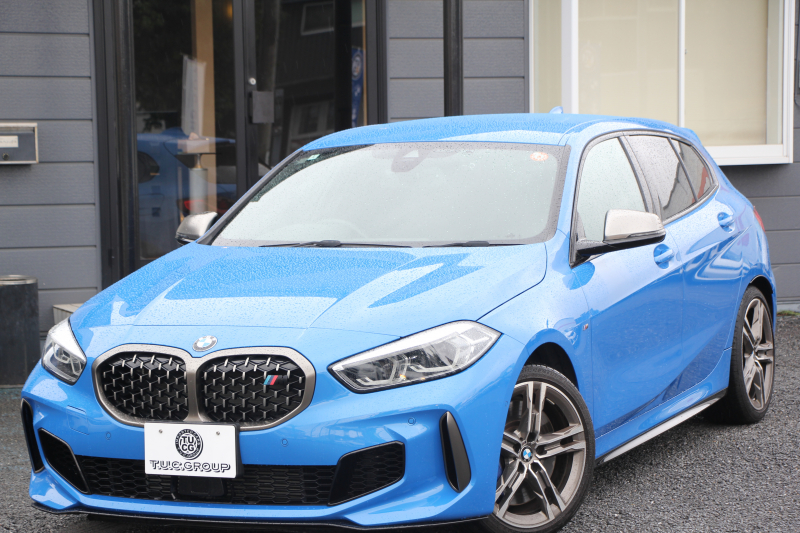 BMW 1シリーズ M135i Xdrive ﾃﾞﾋﾞｭｰP ｺﾝﾌｫｰﾄP 4WD 306馬力 Mｽﾎﾟｰﾂｼｰﾄ ｱﾀﾞﾌﾟﾃｨﾌﾞｻｽ Mｼｰﾄﾍﾞﾙﾄ ｼｰﾄﾋｰﾀｰ BMWﾗｲﾌﾞｺｯｸﾋﾟｯﾄ 追従ACC 電動ﾄﾗﾝｸ ｱｯﾌﾟﾙｶｰﾌﾟﾚｲ 純正HDDﾅﾋﾞPｱｼｽﾄ LEDﾍｯﾄﾞﾗｲﾄ ﾚｰﾝﾁｪﾝｼﾞ警告 衝突軽減ﾌﾞﾚｰｷ 2年保証