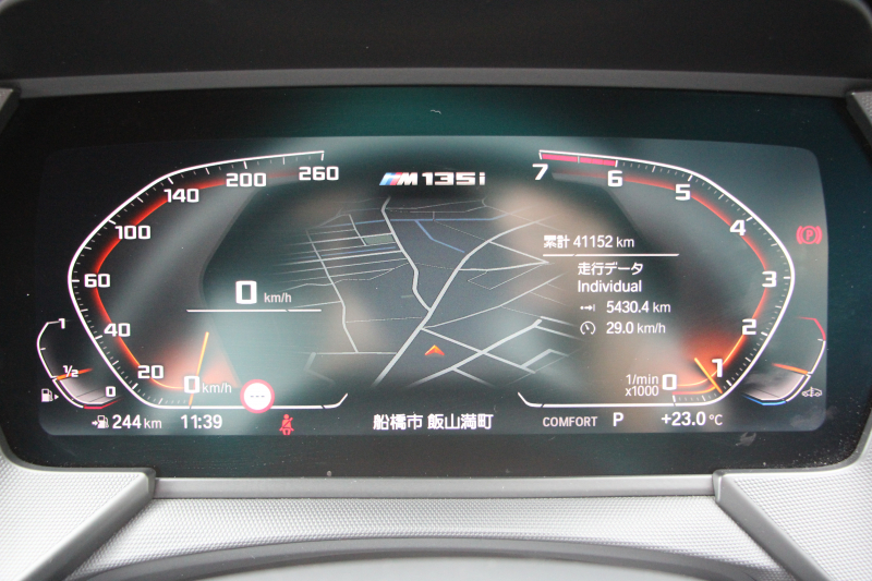 BMW 1シリーズ M135i Xdrive ﾃﾞﾋﾞｭｰP ｺﾝﾌｫｰﾄP 4WD 306馬力 Mｽﾎﾟｰﾂｼｰﾄ ｱﾀﾞﾌﾟﾃｨﾌﾞｻｽ Mｼｰﾄﾍﾞﾙﾄ ｼｰﾄﾋｰﾀｰ BMWﾗｲﾌﾞｺｯｸﾋﾟｯﾄ 追従ACC 電動ﾄﾗﾝｸ ｱｯﾌﾟﾙｶｰﾌﾟﾚｲ 純正HDDﾅﾋﾞPｱｼｽﾄ LEDﾍｯﾄﾞﾗｲﾄ ﾚｰﾝﾁｪﾝｼﾞ警告 衝突軽減ﾌﾞﾚｰｷ 2年保証