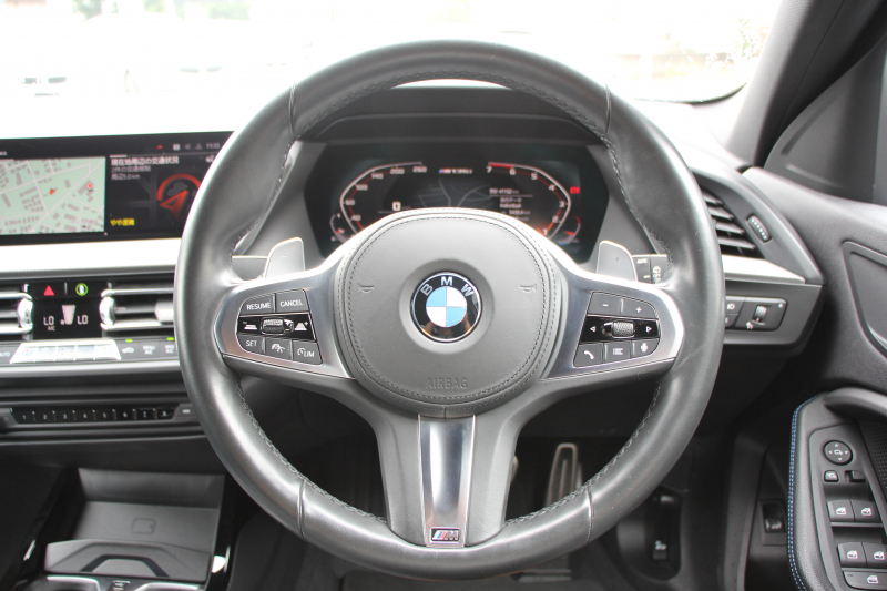 BMW 1シリーズ M135i Xdrive ﾃﾞﾋﾞｭｰP ｺﾝﾌｫｰﾄP 4WD 306馬力 Mｽﾎﾟｰﾂｼｰﾄ ｱﾀﾞﾌﾟﾃｨﾌﾞｻｽ Mｼｰﾄﾍﾞﾙﾄ ｼｰﾄﾋｰﾀｰ BMWﾗｲﾌﾞｺｯｸﾋﾟｯﾄ 追従ACC 電動ﾄﾗﾝｸ ｱｯﾌﾟﾙｶｰﾌﾟﾚｲ 純正HDDﾅﾋﾞPｱｼｽﾄ LEDﾍｯﾄﾞﾗｲﾄ ﾚｰﾝﾁｪﾝｼﾞ警告 衝突軽減ﾌﾞﾚｰｷ 2年保証