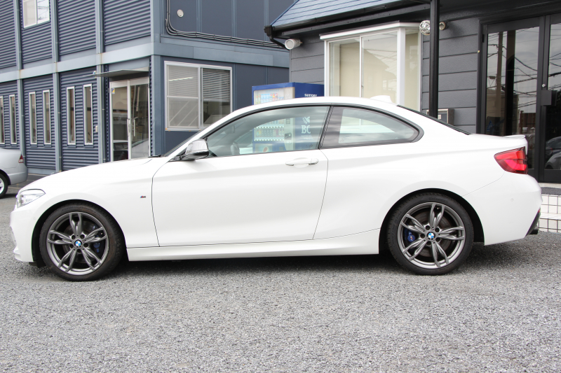 BMW 2シリーズ M240i ｸｰﾍﾟ後期 1ｵｰﾅ B58新ｴﾝｼﾞﾝ 直6ﾀｰﾎﾞ340馬力 ﾋｰﾀｰ黒革 LEDﾍｯﾄﾞﾗｲﾄ LEDﾃｰﾙ ｼﾞｪｯﾄﾌﾞﾗｯｸ19AW ｱﾀﾞﾌﾟﾃｨﾌﾞMｻｽ 専用ﾌﾞﾚｰｷ ﾀｯﾁ画面HDDﾅﾋﾞPｱｼｽﾄ ﾊﾟﾄﾞﾙｼﾌﾄ 8速AT 衝突軽減ﾌﾞﾚｰｷ 車線逸脱警告 歩行者警告 2年保証
