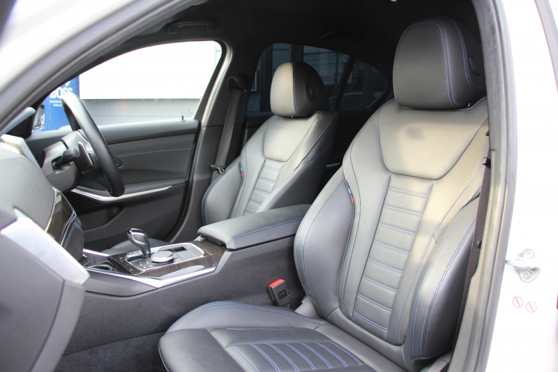 BMW 3シリーズ 330i Mｽﾎﾟｰﾂ ﾃﾞﾋﾞｭｰP ｺﾝﾌｫｰﾄP 高出力 258馬力 ﾋｰﾀｰ黒革 追従ACC 360度ｶﾒﾗ Pｱｼｽﾄﾌﾟﾗｽ LEDﾍｯﾄﾞﾗｲﾄ ｵｰﾄﾊｲﾋﾞｰﾑ Mｽﾎﾟｰﾂﾌﾞﾚｰｷ ﾀｯﾁ画面HDDﾅﾋﾞｱｯﾌﾟﾙｶｰﾌﾟﾚｲ Hifiｽﾋﾟｰｶｰ 電動ﾄﾗﾝｸ ｱﾝﾋﾞｴﾝﾄﾗｲﾄ 2年保証