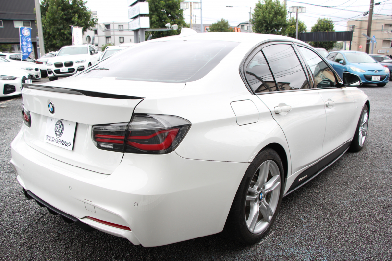 BMW 3シリーズ 320i Mｽﾎﾟｰﾂ 後期 8A新EG Mﾊﾟﾌｫｰﾏﾝｽｴｱﾛ&内装ﾄﾘﾑ&ﾃｰﾙ 追従ACC LEDﾍｯﾄﾞﾗｲﾄ LEDﾃｰﾙ HDDﾅﾋﾞBｶﾒﾗ ｽﾏｰﾄｷｰ Bluetooth接続 衝突軽減ﾌﾞﾚｰｷ 車線逸脱警告 歩行者警告 ﾊﾟﾄﾞﾙｼﾌﾄ ﾒﾓﾘｰ付電動ｼｰﾄ 2年保証