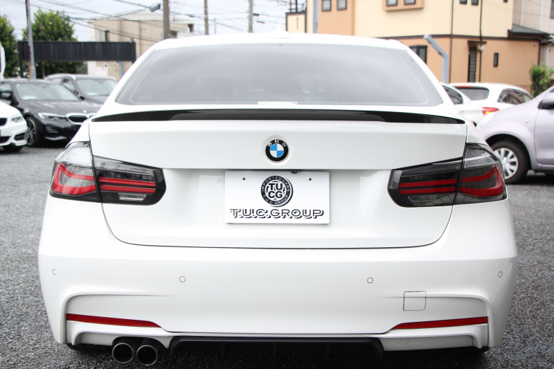 BMW 3シリーズ 320i Mｽﾎﾟｰﾂ 後期 8A新EG Mﾊﾟﾌｫｰﾏﾝｽｴｱﾛ&内装ﾄﾘﾑ&ﾃｰﾙ 追従ACC LEDﾍｯﾄﾞﾗｲﾄ LEDﾃｰﾙ HDDﾅﾋﾞBｶﾒﾗ ｽﾏｰﾄｷｰ Bluetooth接続 衝突軽減ﾌﾞﾚｰｷ 車線逸脱警告 歩行者警告 ﾊﾟﾄﾞﾙｼﾌﾄ ﾒﾓﾘｰ付電動ｼｰﾄ 2年保証