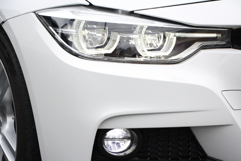 BMW 3シリーズ 320i Mｽﾎﾟｰﾂ 後期 8A新EG Mﾊﾟﾌｫｰﾏﾝｽｴｱﾛ&内装ﾄﾘﾑ&ﾃｰﾙ 追従ACC LEDﾍｯﾄﾞﾗｲﾄ LEDﾃｰﾙ HDDﾅﾋﾞBｶﾒﾗ ｽﾏｰﾄｷｰ Bluetooth接続 衝突軽減ﾌﾞﾚｰｷ 車線逸脱警告 歩行者警告 ﾊﾟﾄﾞﾙｼﾌﾄ ﾒﾓﾘｰ付電動ｼｰﾄ 2年保証