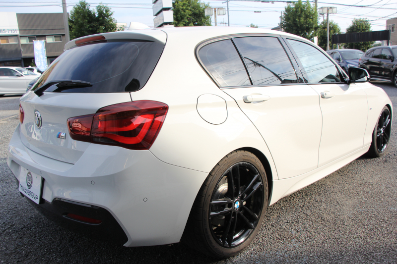 BMW 1シリーズ 118d Mｽﾎﾟｰﾂ ｴﾃﾞｨｼｮﾝｼｬﾄﾞｰ ｱｯﾌﾟｸﾞﾚｰﾄﾞP 特別限定車 後期 ﾋｰﾀｰ黒革 ｼｰﾄﾒﾓﾘｰ 電動ｼｰﾄ ﾀﾞｰｸLEDﾍｯﾄﾞﾗｲﾄ 追従ACC HI-FIｽﾋﾟｰｶｰ ﾀｯﾁ画面HDDﾅﾋﾞBｶﾒﾗ Bluetoothｵｰﾃﾞｨｵ 衝突軽減ﾌﾞﾚｰｷ 車線逸脱警告 歩行者警告 2年保証