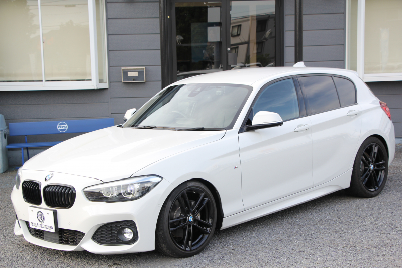 BMW 1シリーズ 118d Mｽﾎﾟｰﾂ ｴﾃﾞｨｼｮﾝｼｬﾄﾞｰ ｱｯﾌﾟｸﾞﾚｰﾄﾞP 特別限定車 後期 ﾋｰﾀｰ黒革 ｼｰﾄﾒﾓﾘｰ 電動ｼｰﾄ ﾀﾞｰｸLEDﾍｯﾄﾞﾗｲﾄ 追従ACC HI-FIｽﾋﾟｰｶｰ ﾀｯﾁ画面HDDﾅﾋﾞBｶﾒﾗ Bluetoothｵｰﾃﾞｨｵ 衝突軽減ﾌﾞﾚｰｷ 車線逸脱警告 歩行者警告 2年保証