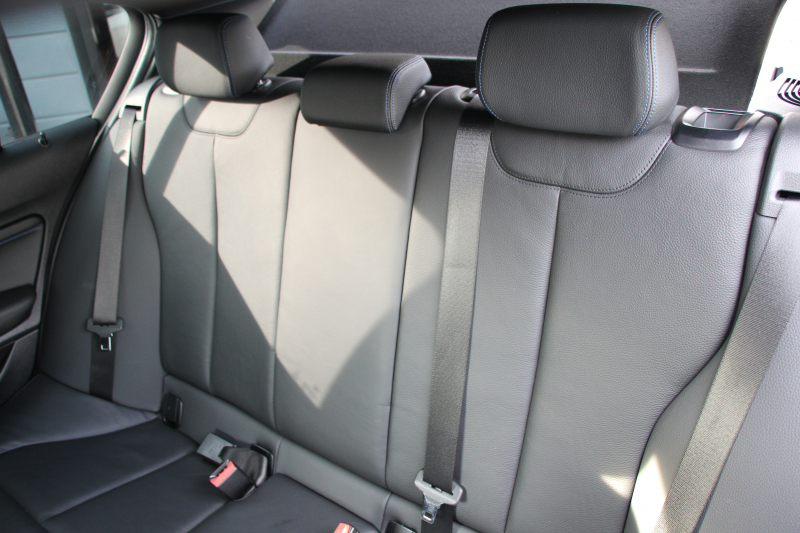 BMW 1シリーズ 118d Mｽﾎﾟｰﾂ ｴﾃﾞｨｼｮﾝｼｬﾄﾞｰ ｱｯﾌﾟｸﾞﾚｰﾄﾞP 特別限定車 後期 ﾋｰﾀｰ黒革 ｼｰﾄﾒﾓﾘｰ 電動ｼｰﾄ ﾀﾞｰｸLEDﾍｯﾄﾞﾗｲﾄ 追従ACC HI-FIｽﾋﾟｰｶｰ ﾀｯﾁ画面HDDﾅﾋﾞBｶﾒﾗ Bluetoothｵｰﾃﾞｨｵ 衝突軽減ﾌﾞﾚｰｷ 車線逸脱警告 歩行者警告 2年保証