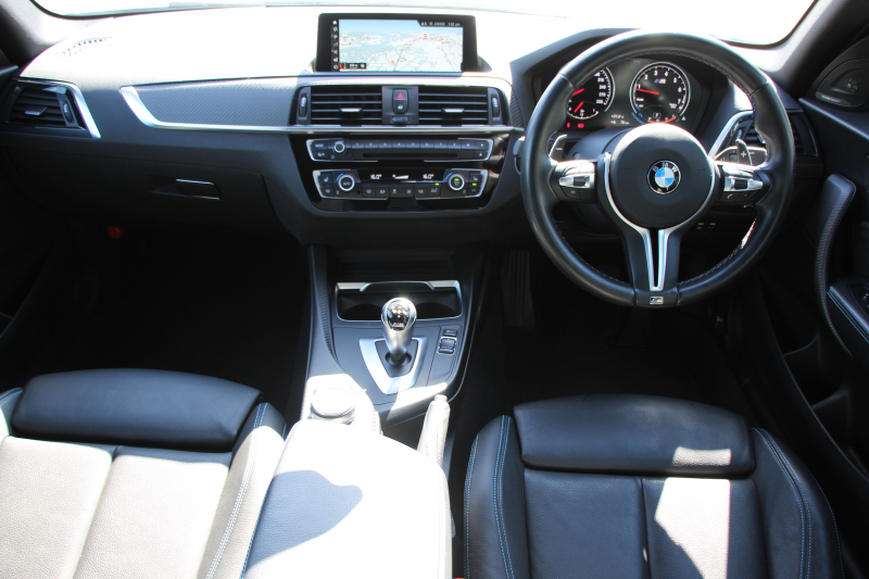 BMW Mシリーズ M2ｸｰﾍﾟMDCT 1ｵｰﾅ 後期ﾓﾃﾞﾙ 370馬力 直6ﾀｰﾎﾞﾋｰﾀｰ黒革 LEDﾍｯﾄﾞﾗｲﾄ LEDﾃｰﾙ ﾊｰﾏﾝｶｰﾄﾞﾝ ﾀｯﾁ画面HDDﾅﾋﾞBｶﾒﾗ 専用19AW 専用ﾌﾞﾚｰｷ 衝突軽減ﾌﾞﾚｰｷ 車線逸脱警告 歩行者警告 ﾌﾞﾚｰｷ付ｸﾙｺﾝ ｽﾏｰﾄｷｰ ﾊﾟﾄﾞﾙｼﾌﾄ 2年保証