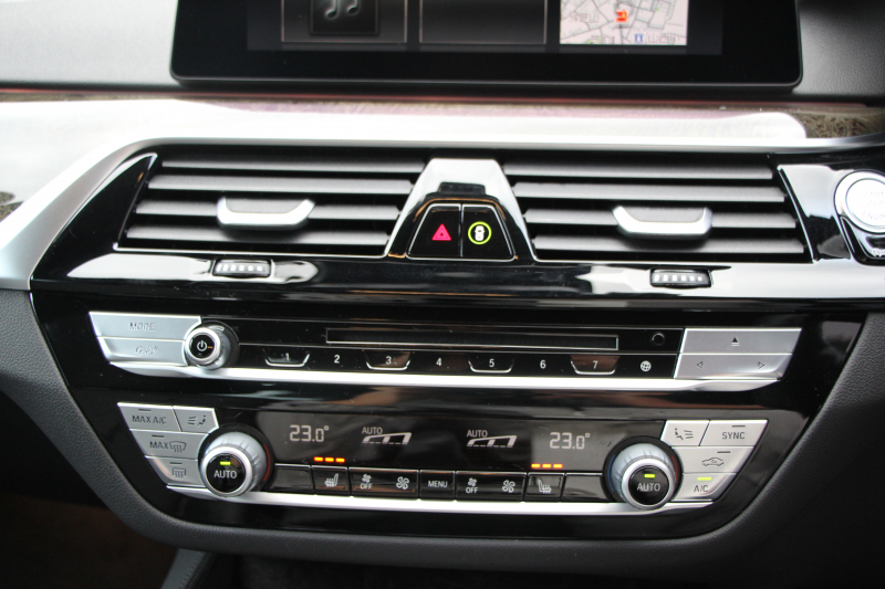 BMW 5シリーズ 523d Mｽﾎﾟｰﾂ ﾊｲﾗｲﾝ 変更後ﾓﾃﾞﾙ 1ｵｰﾅ 新液晶ﾒｰﾀｰ 燃費21.5km/L 全席ﾋｰﾀｰ黒革 HUD LEDﾍｯﾄﾞﾗｲﾄ 追従ACC ｽﾃｱﾘﾝｸﾞｻﾎﾟｰﾄ ｵｰﾄﾊｲﾋﾞｰﾑ ﾀｯﾁ画面HDDﾅﾋﾞﾌﾙｾｸﾞTV 360度ｶﾒﾗ 電動ﾄﾗﾝｸ 専用ｴｱﾛ 19AW ﾊﾟﾄﾞﾙｼﾌﾄ ｱﾝﾋﾞｴﾝﾄﾗｲﾄ 2年保証
