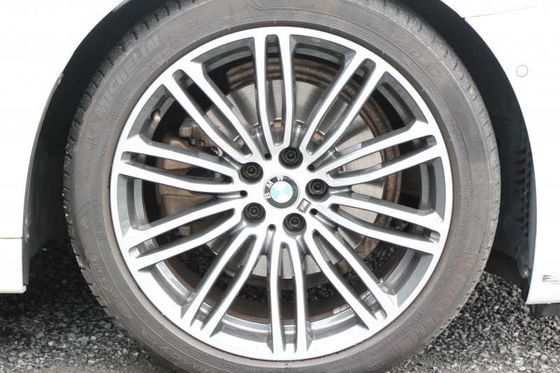 BMW 5シリーズ 523d Mｽﾎﾟｰﾂ ﾊｲﾗｲﾝ 変更後ﾓﾃﾞﾙ 1ｵｰﾅ 新液晶ﾒｰﾀｰ 燃費21.5km/L 全席ﾋｰﾀｰ黒革 HUD LEDﾍｯﾄﾞﾗｲﾄ 追従ACC ｽﾃｱﾘﾝｸﾞｻﾎﾟｰﾄ ｵｰﾄﾊｲﾋﾞｰﾑ ﾀｯﾁ画面HDDﾅﾋﾞﾌﾙｾｸﾞTV 360度ｶﾒﾗ 電動ﾄﾗﾝｸ 専用ｴｱﾛ 19AW ﾊﾟﾄﾞﾙｼﾌﾄ ｱﾝﾋﾞｴﾝﾄﾗｲﾄ 2年保証