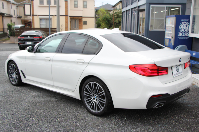 BMW 5シリーズ 523d Mｽﾎﾟｰﾂ ﾊｲﾗｲﾝ 変更後ﾓﾃﾞﾙ 1ｵｰﾅ 新液晶ﾒｰﾀｰ 燃費21.5km/L 全席ﾋｰﾀｰ黒革 HUD LEDﾍｯﾄﾞﾗｲﾄ 追従ACC ｽﾃｱﾘﾝｸﾞｻﾎﾟｰﾄ ｵｰﾄﾊｲﾋﾞｰﾑ ﾀｯﾁ画面HDDﾅﾋﾞﾌﾙｾｸﾞTV 360度ｶﾒﾗ 電動ﾄﾗﾝｸ 専用ｴｱﾛ 19AW ﾊﾟﾄﾞﾙｼﾌﾄ ｱﾝﾋﾞｴﾝﾄﾗｲﾄ 2年保証