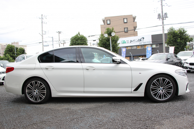 BMW 5シリーズ 523d Mｽﾎﾟｰﾂ ﾊｲﾗｲﾝ 変更後ﾓﾃﾞﾙ 1ｵｰﾅ 新液晶ﾒｰﾀｰ 燃費21.5km/L 全席ﾋｰﾀｰ黒革 HUD LEDﾍｯﾄﾞﾗｲﾄ 追従ACC ｽﾃｱﾘﾝｸﾞｻﾎﾟｰﾄ ｵｰﾄﾊｲﾋﾞｰﾑ ﾀｯﾁ画面HDDﾅﾋﾞﾌﾙｾｸﾞTV 360度ｶﾒﾗ 電動ﾄﾗﾝｸ 専用ｴｱﾛ 19AW ﾊﾟﾄﾞﾙｼﾌﾄ ｱﾝﾋﾞｴﾝﾄﾗｲﾄ 2年保証