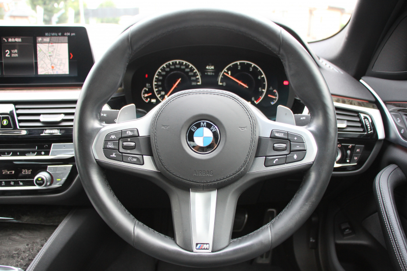 BMW 5シリーズ 523d Mｽﾎﾟｰﾂ ﾊｲﾗｲﾝ 変更後ﾓﾃﾞﾙ 1ｵｰﾅ 新液晶ﾒｰﾀｰ 燃費21.5km/L 全席ﾋｰﾀｰ黒革 HUD LEDﾍｯﾄﾞﾗｲﾄ 追従ACC ｽﾃｱﾘﾝｸﾞｻﾎﾟｰﾄ ｵｰﾄﾊｲﾋﾞｰﾑ ﾀｯﾁ画面HDDﾅﾋﾞﾌﾙｾｸﾞTV 360度ｶﾒﾗ 電動ﾄﾗﾝｸ 専用ｴｱﾛ 19AW ﾊﾟﾄﾞﾙｼﾌﾄ ｱﾝﾋﾞｴﾝﾄﾗｲﾄ 2年保証