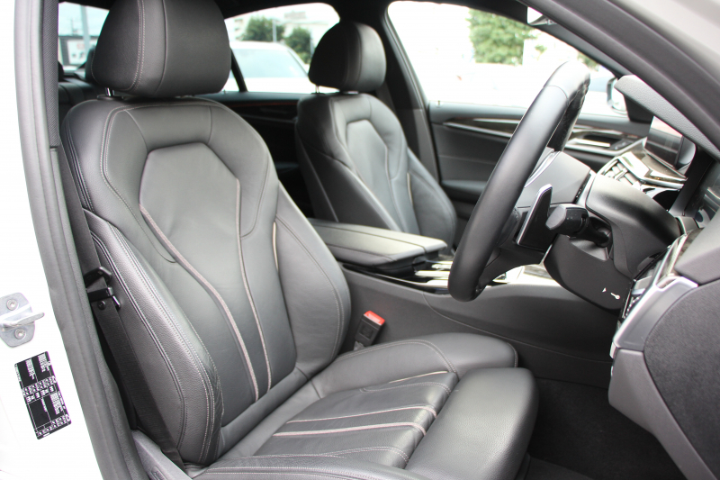 BMW 5シリーズ 523d Mｽﾎﾟｰﾂ ﾊｲﾗｲﾝ 変更後ﾓﾃﾞﾙ 1ｵｰﾅ 新液晶ﾒｰﾀｰ 燃費21.5km/L 全席ﾋｰﾀｰ黒革 HUD LEDﾍｯﾄﾞﾗｲﾄ 追従ACC ｽﾃｱﾘﾝｸﾞｻﾎﾟｰﾄ ｵｰﾄﾊｲﾋﾞｰﾑ ﾀｯﾁ画面HDDﾅﾋﾞﾌﾙｾｸﾞTV 360度ｶﾒﾗ 電動ﾄﾗﾝｸ 専用ｴｱﾛ 19AW ﾊﾟﾄﾞﾙｼﾌﾄ ｱﾝﾋﾞｴﾝﾄﾗｲﾄ 2年保証