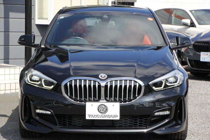 BMW 1シリーズ 118d Mｽﾎﾟｰﾂ ﾊｲﾗｲﾝ ｺﾝﾌｫｰﾄP 1ｵｰﾅ ﾋｰﾀｰ付ﾏｸﾞﾏﾚｯﾄﾞﾚｻﾞｰ 追従ACC 電動ﾘｱｹﾞｰﾄ 50thｴﾝﾌﾞﾚﾑ idriveﾅﾋﾞｹﾞｰｼｮﾝP BMWﾗｲﾌﾞｺｯｸﾋﾟｯﾄ ｱｯﾌﾟﾙｶｰﾌﾟﾚｲ LEDﾍｯﾄﾞﾗｲﾄ Pｱｼｽﾄ 18AW 専用ｴｱﾛ 2年保証